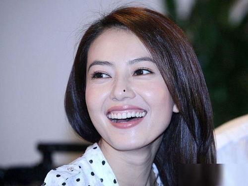 娱乐吃瓜君小嘴女星是谁,她是谁？背后的故事大揭秘