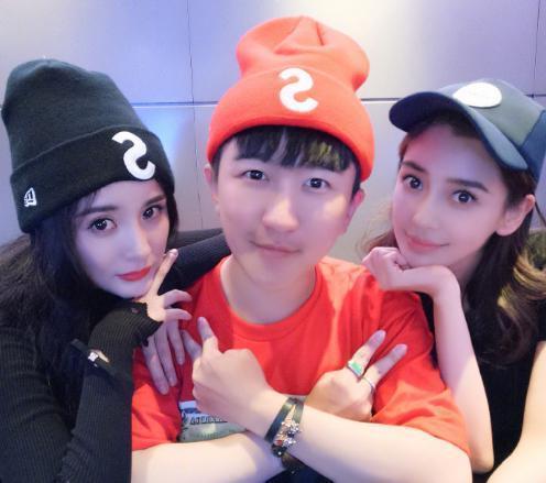 娱乐圈吃瓜背景板图,揭秘“吃瓜群众”背后的故事